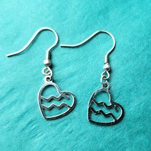 2/10$ NWOT stainless zodiac sign heart earrings aquarius